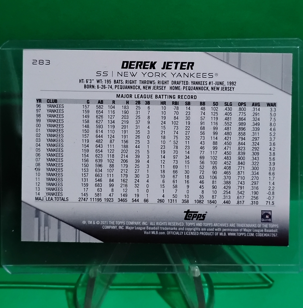 Topps Derek Jeter Yankees Card - Picture 2 of 2